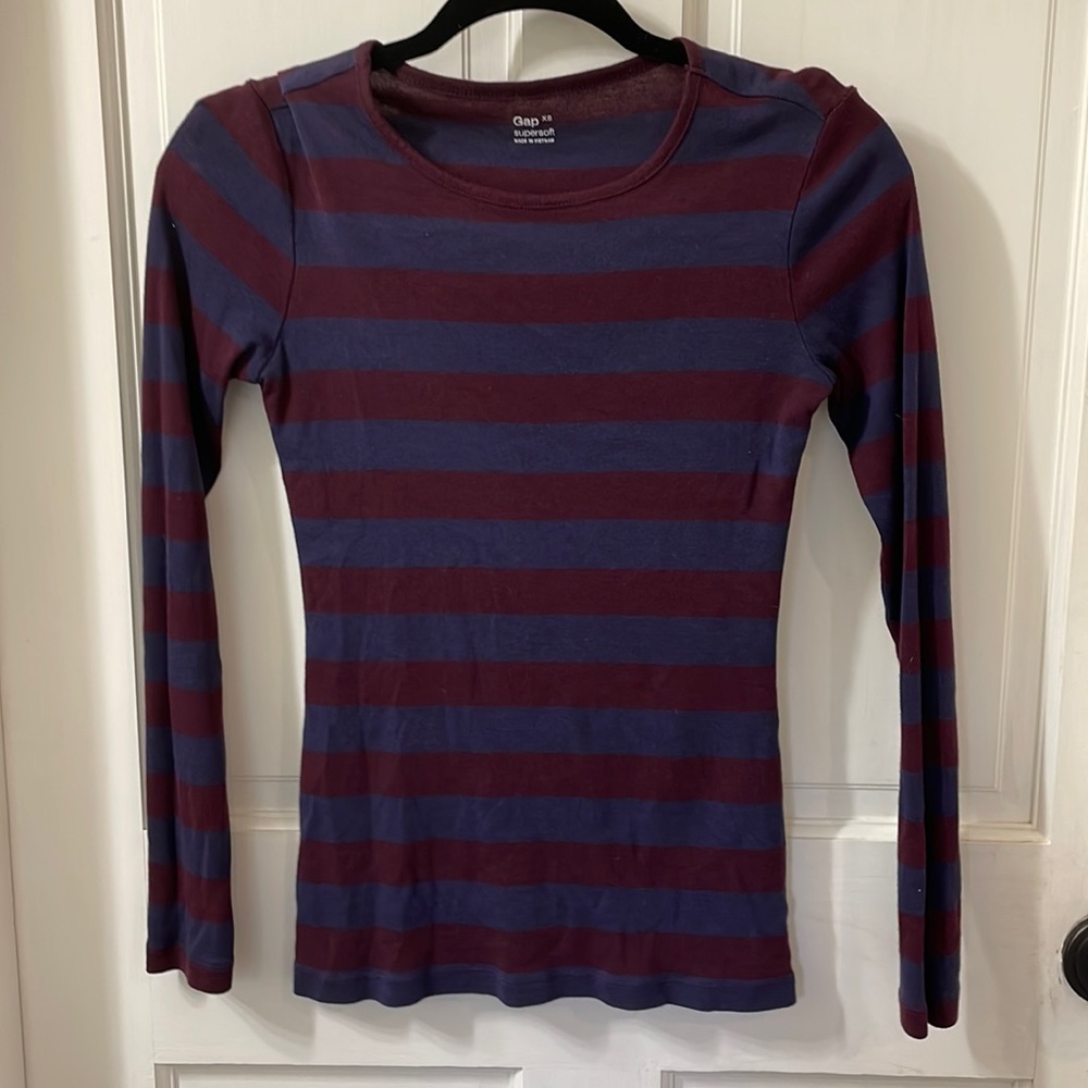 Gap long sleeve tee